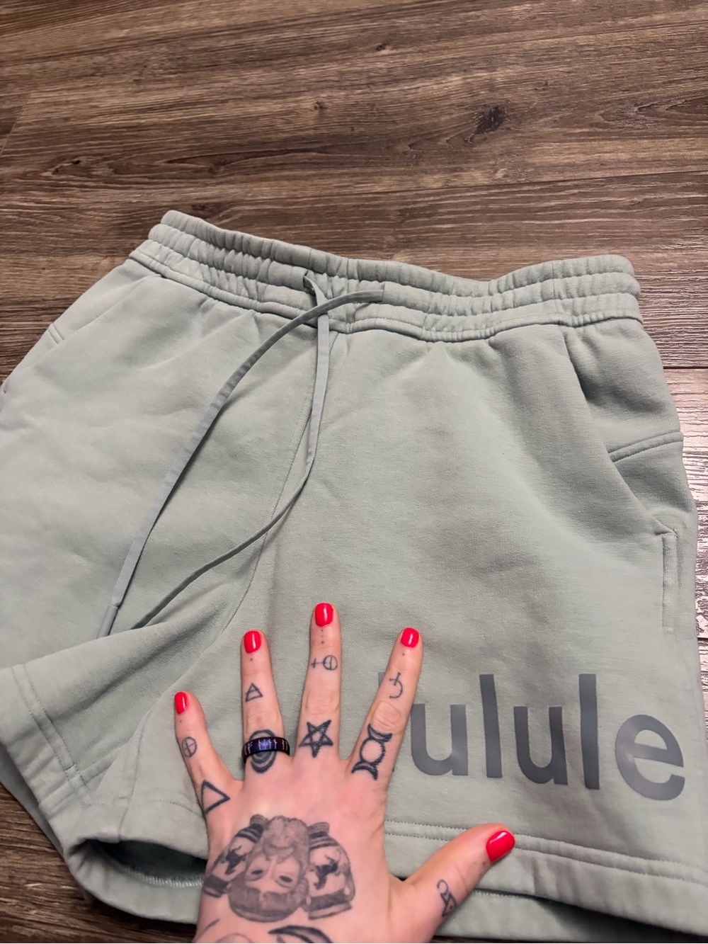 Lululemon Loungeful High-Rise Short 4" *Graphic (Silver Blue) Size 6 - Picture 3 of 10